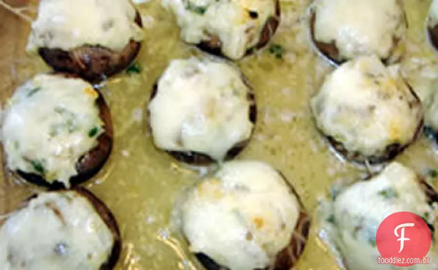 Cogumelos recheados com queijo suíço