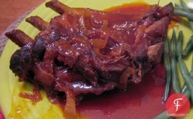 Costelas para churrasco cozidas lentamente (para panela de barro)
