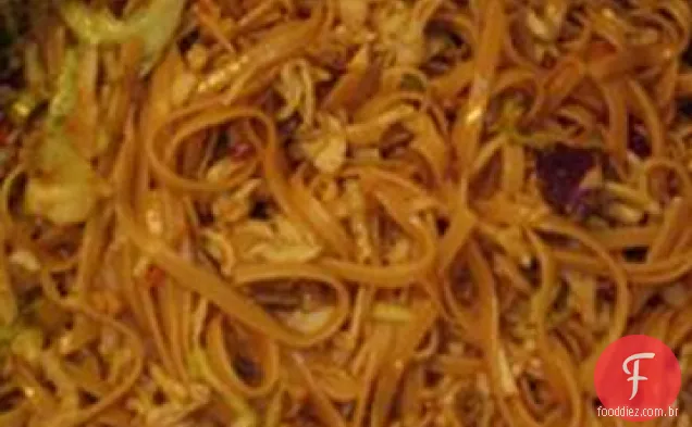 Linguini com cajus e cebolinhas