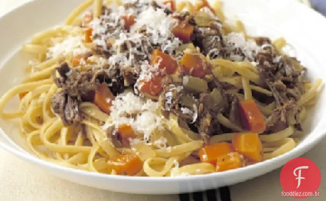 Linguine com carne e cebola