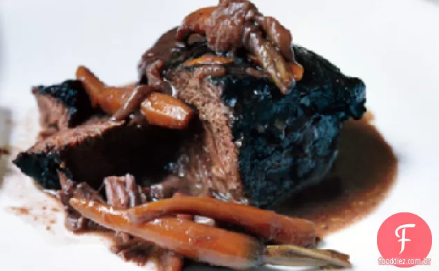 Bochechas de carne assadas em vinho tinto com raspas de laranja (Joues de Boeuf aux Agrumes)