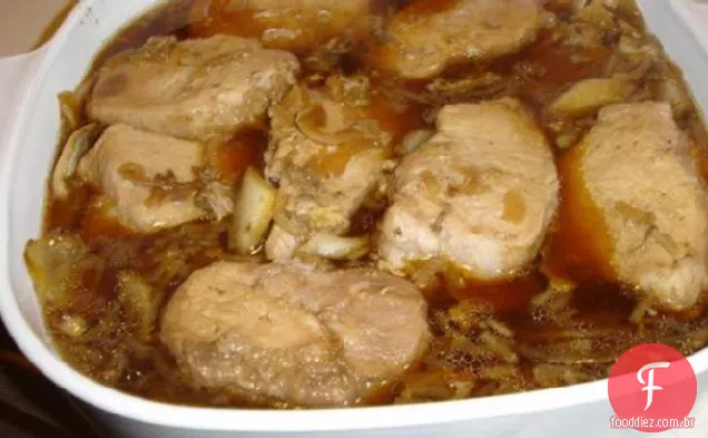 Tão fácil é vergonhoso Crock Pot cebola costeletas