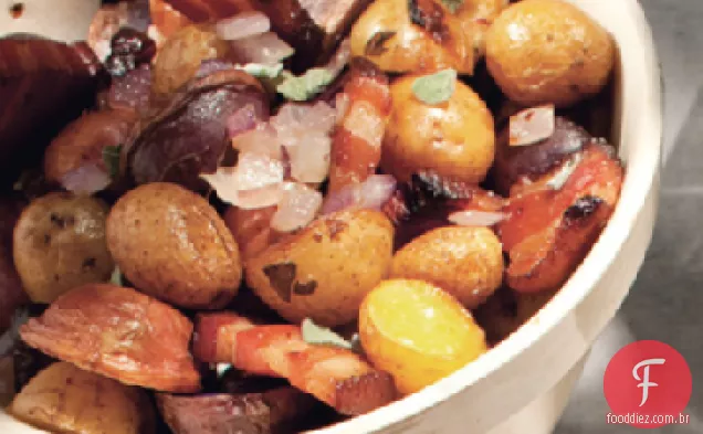 Batatas assadas com Bacon, cebola e sálvia
