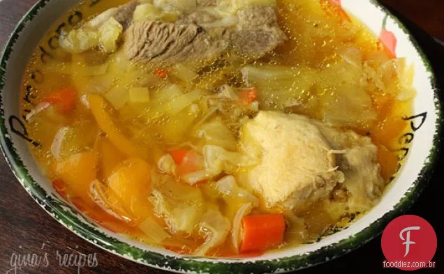 Sopa De Repolho Com Frango E Porco