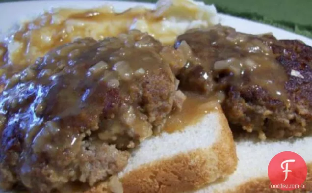 Rissóis de carne em molho de cebola