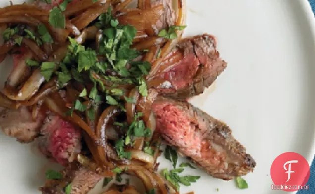 Bife Pan-assado com cebola e Worcestershire