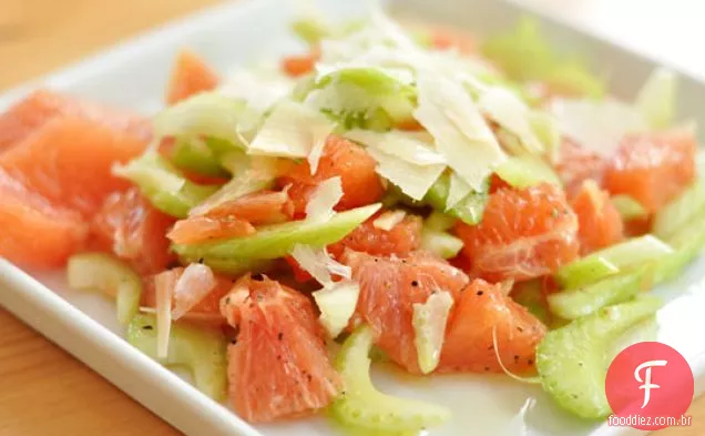 Salada De Aipo E Toranja Com Parmesão