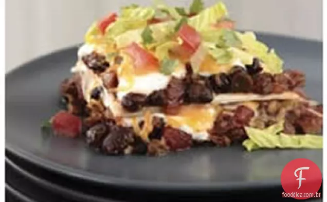A Enchilada cremosa em camadas de BREAKSTONE assa
