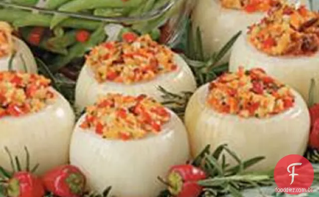 Cebolas Cozidas Recheadas Com Vegetais
