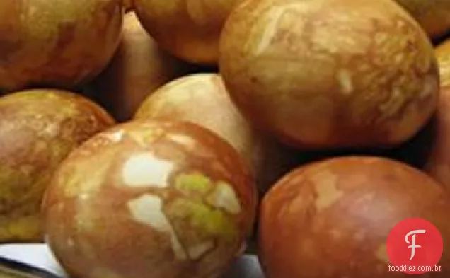 Ovos Coloridos Da Pele Da Cebola