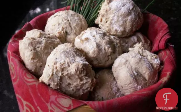 Pão rápido de cebola e leitelho