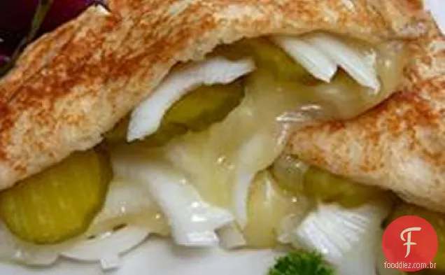 Queijo grelhado, picles e Sanduíche de cebola Vidalia
