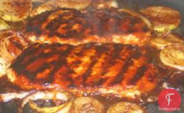 Frango com churrasco fácil e batatas vermelhas