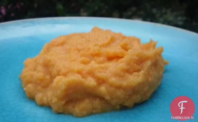 Chanterelles Com Creme Em Cima De Crostinis De Queijo De Cabra