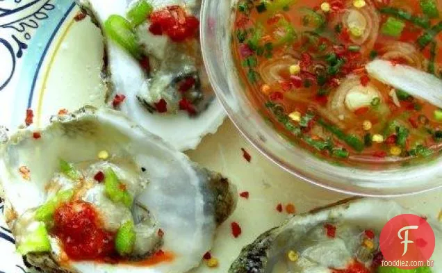 Ostras recém-Shucked e molho Mignonette com um toque!