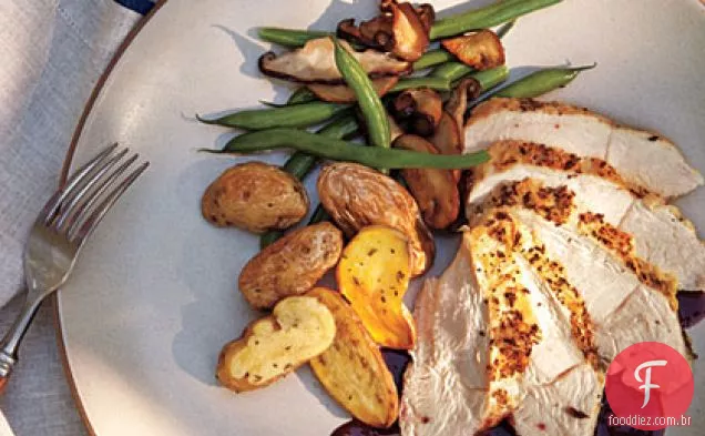 Peito assado de frango com molho Pinot Noir