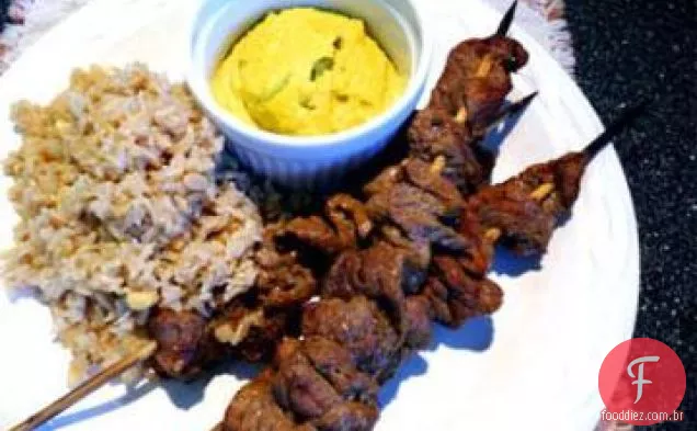 Satays De Carne Com Molho De Macadâmia