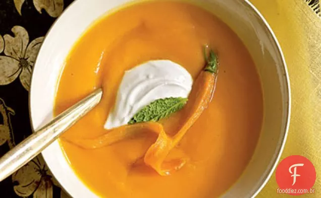 Sopa de cenoura com iogurte