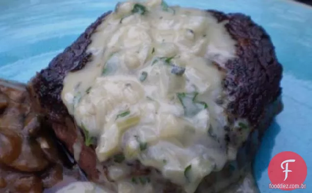 Carne macia sufocada em molho de queijo Stilton