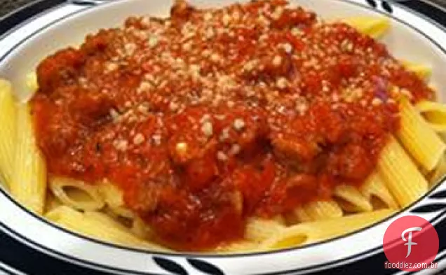 Molho de tomate de carne e cereja de refogado lento
