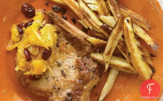 Chutney laranja sobre costeletas de porco