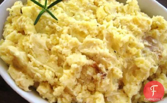 Purê de batatas com alho assado e chalotas