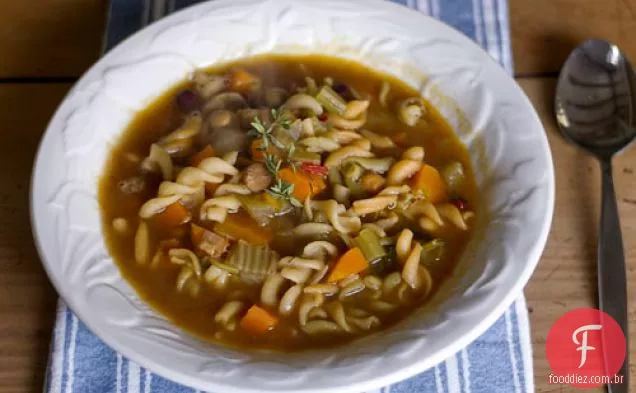 Sopa De Macarrão Vegetariano