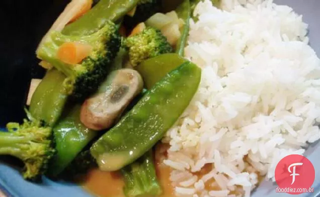 Caril Vermelho Tailandês Com Legumes