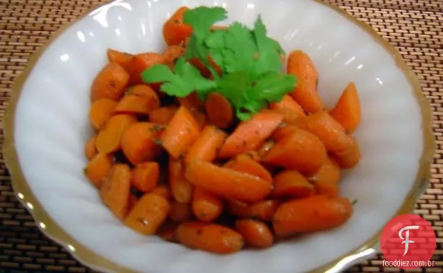 Assar vegetais e salsichas saudáveis