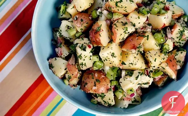 Salada De Batata Com Aipo E Cebola Roxa