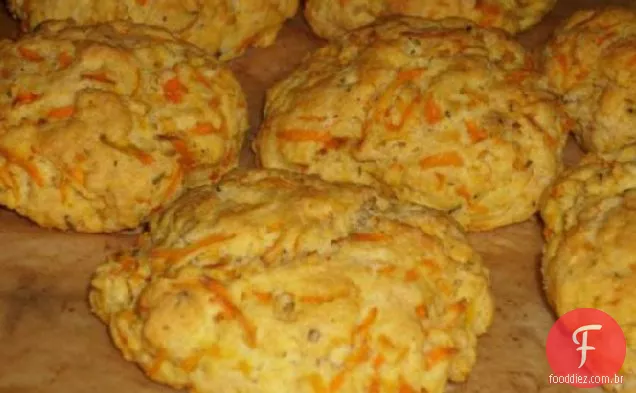 Biscoitos de jantar de cenoura e erva