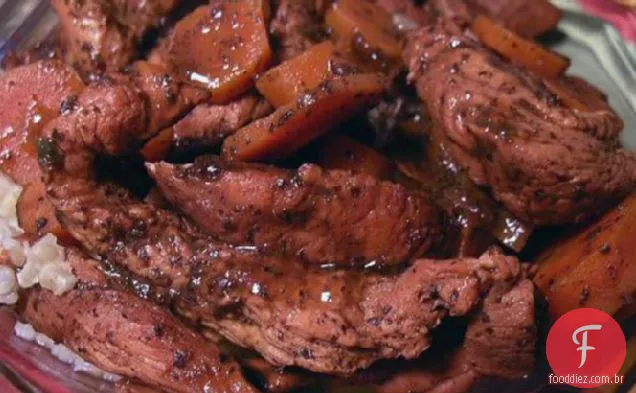 Frango esfumaçado da garota preguiçosa