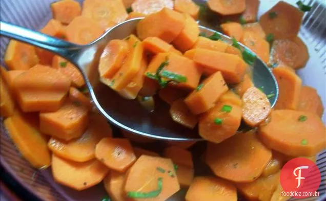 Molho de espaguete da mamãe com linguiça italiana