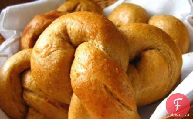 Pretzels De Trigo Integral Com Melaço De Cenoura