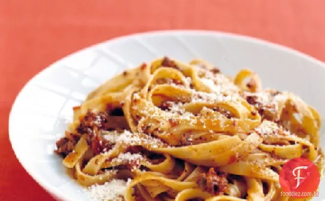 Macarrão e molho de carne italiano fácil