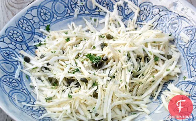 Salada Rápida De Raiz De Aipo Com Alcaparras E Limão