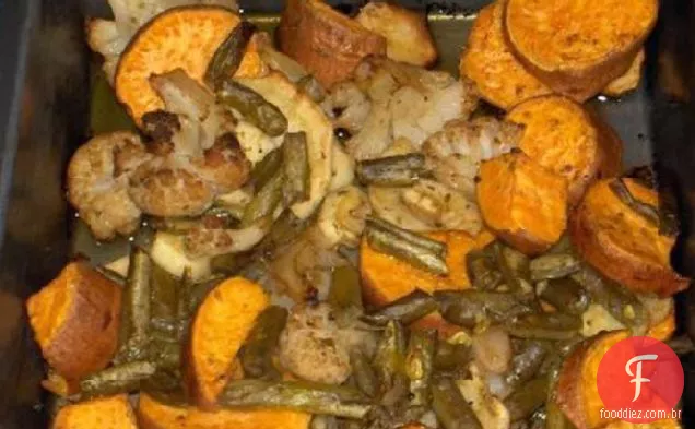 Fácil uma bandeja assada cebolas e vegetais de raiz