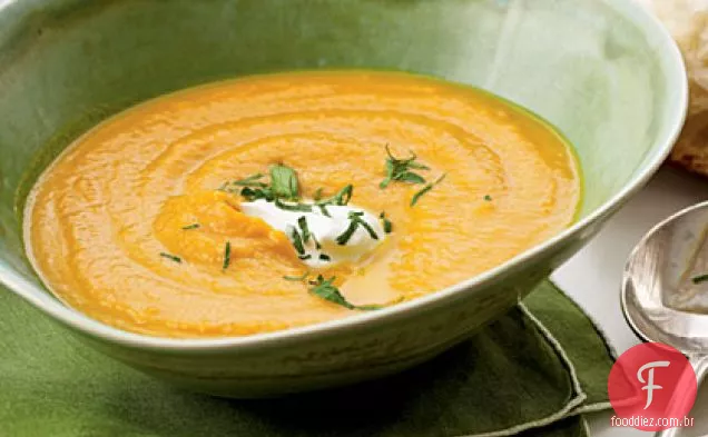 Sopa cremosa de cenoura e batata-doce