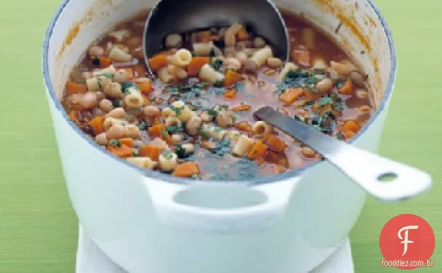 Sopa de feijão e macarrão