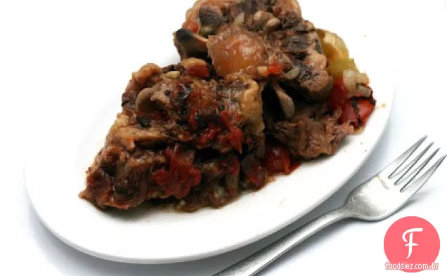 Oxtails Refogados Com Tomates, Aipo E Alcaparras