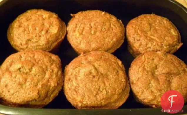 Muffins de bolo de cenoura com baixo teor de gordura (que não têm gosto de baixo teor de gordura!)