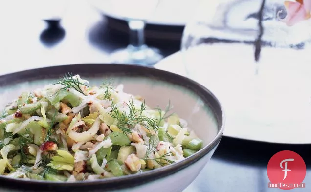 Salada de aipo, Pêra e avelã