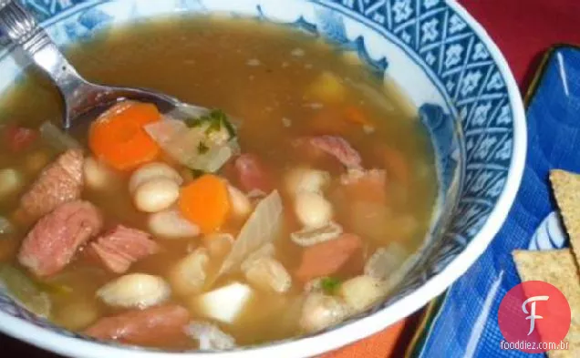 Sopa de feijão marinho (presunto e feijão) 