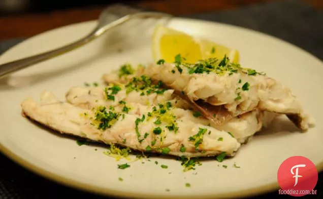 Peixe Assado Inteiro Em Sal Marinho Com Salsa Gremolata