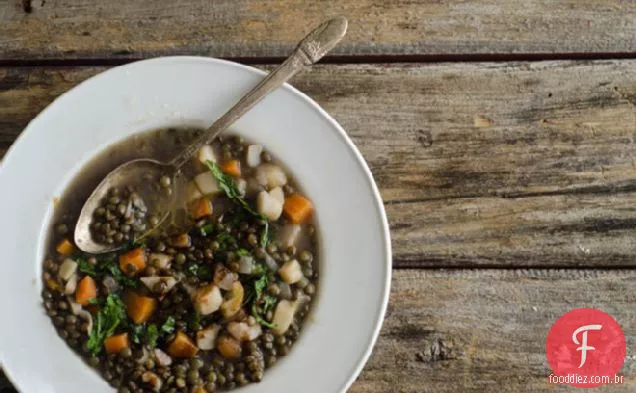 Ensopado de lentilha com legumes de Inverno e mostarda