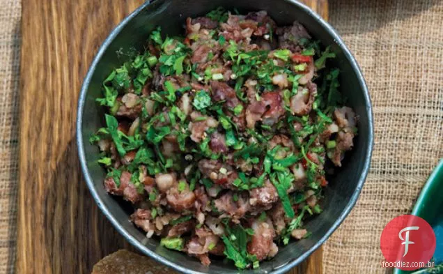 Salada de feijão Cranberry com aipo, manjericão e hortelã
