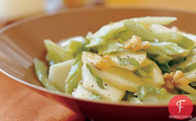 Salada De Maçã Verde E Aipo Com Nozes E Vinagrete De Mostarda