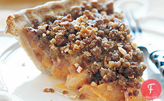 Torta de damasco com gengibre cristalizado e cobertura crocante