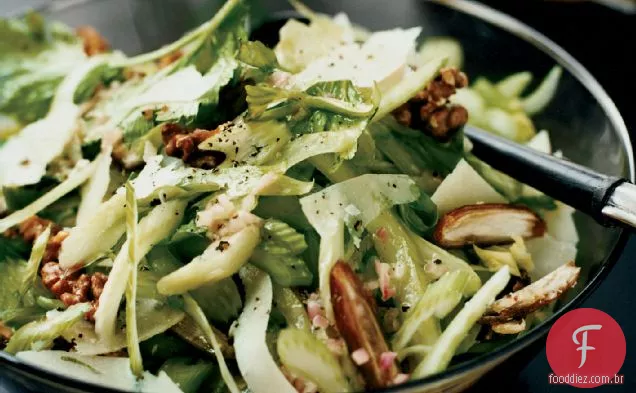 Salada de aipo com nozes, tâmaras e Pecorino