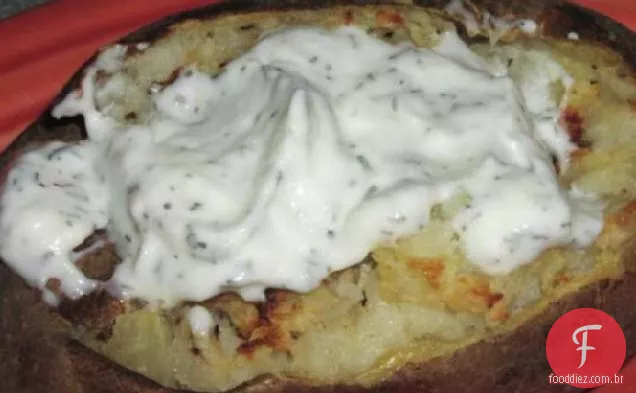Batatas assadas recheadas com creme de rábano